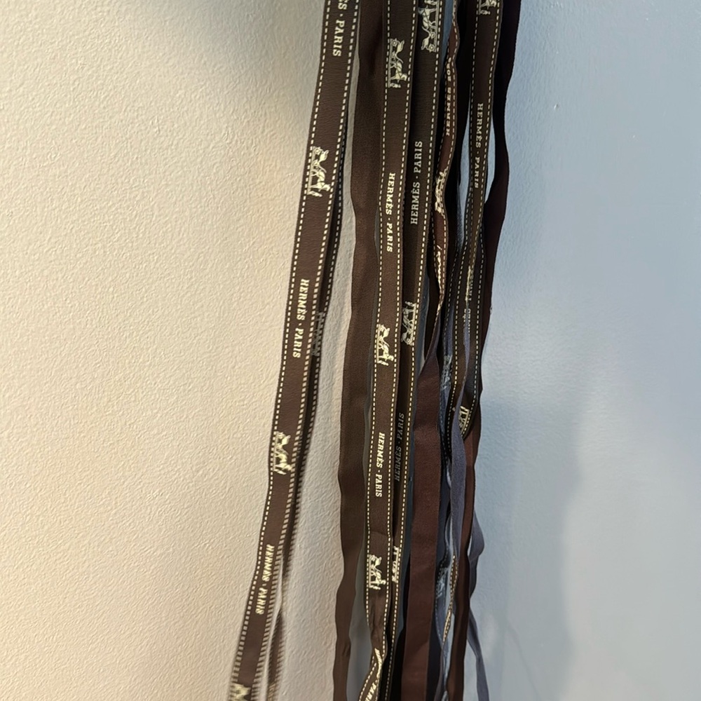 7 Hermes long ribbons